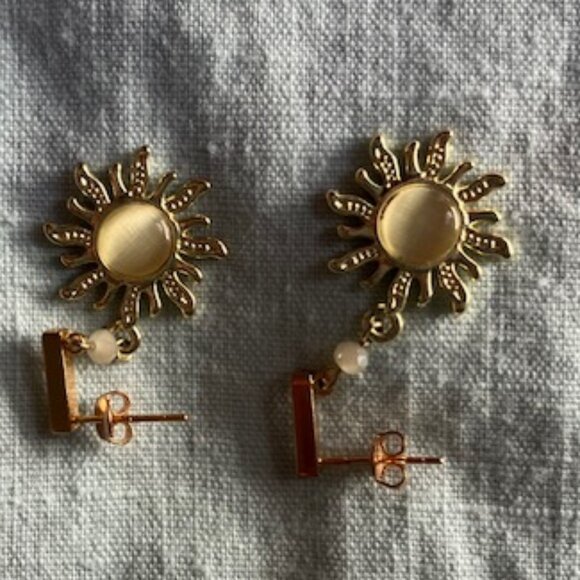 Jewelry - Sun dangle earrings with yellow center and post backs